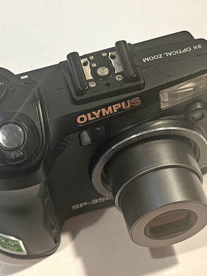 Olympus SP-350 compact digital camera for parts