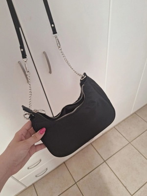 Χιαστί τσάντα ώμου Stradivarius μαύρη σαν καινούργια