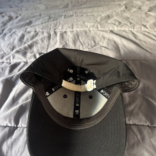 New York Yankees Hat New Era 9FORTY Adjustable, like new, black and white