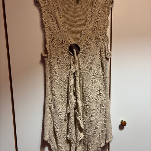 Leonard’s knitted vest-cardigan like new, size medium, beige