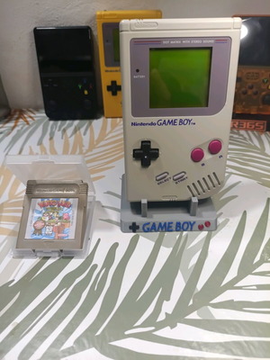 Nintendo Game Boy DMG-01 μεταχειρισμένο με Wario Land και βάση επίδειξης