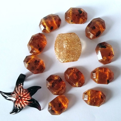 Acrylic beads used, amber-like pack with large bead and glass starfish motif