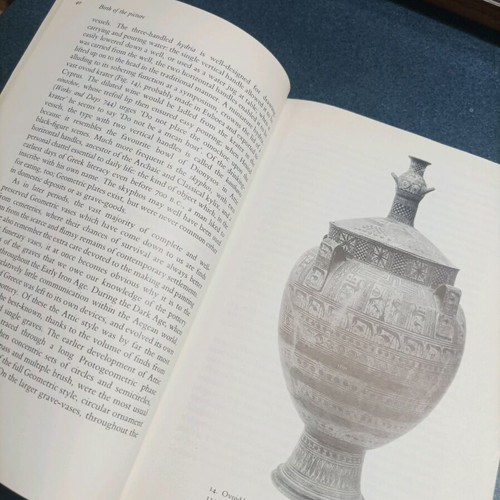 Book Looking at Greek Vases like new 1991