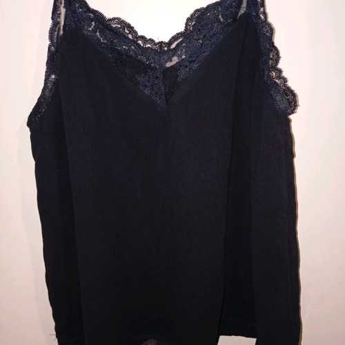 Women's elegant camisole top with lace and lining like new, black