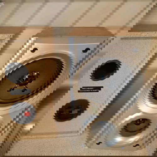 Ηχεία 15 watt σε ξύλινο πλαίσιο σαν καινούργια, 2 τεμάχια