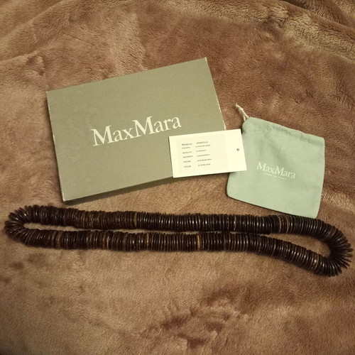Max Mara necklace like new, brown coconut discs
