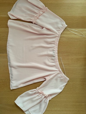 Pink blouse with open shoulders like new