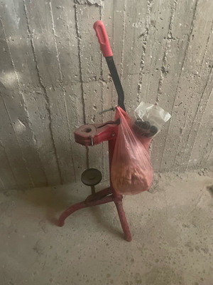 Wine bottler used with corks