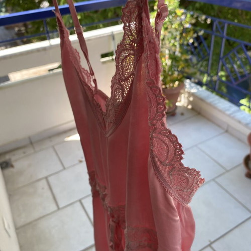 Attrattivo top with adjustable straps and lace waist belt like new, pink