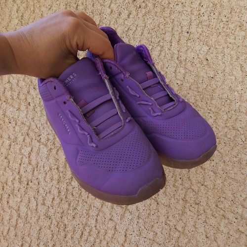 Skechers athletic shoes size 34 like new, purple