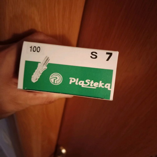 Plastic wall plugs new, pack of 18 boxes