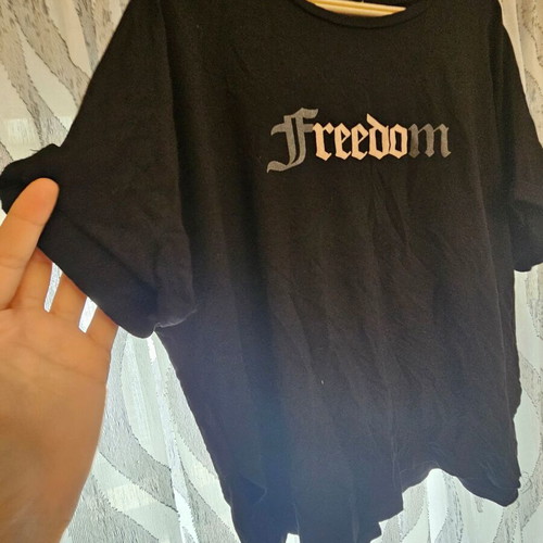 Women's short-sleeve T-shirt black with Freedom print like new