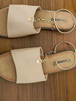 Beige sandal flat new with ankle ring size 40