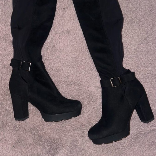 Black boots like new, size 40, knee-high