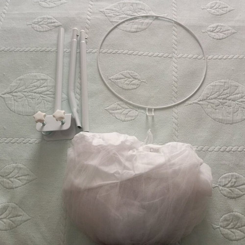 Das crib mosquito net with support base like new