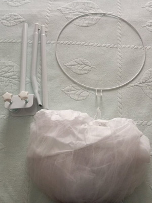 Das crib mosquito net with support base like new