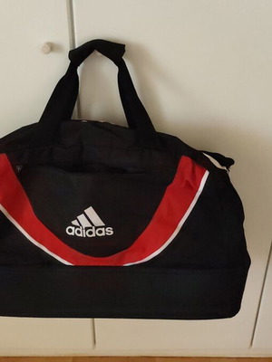 Adidas αθλητική τσάντα ποδοσφαίρου σαν καινούργια, μεσαίου μεγέθους