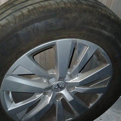 Peugeot 3008 17-inch alloy wheels with tires, 22000 km