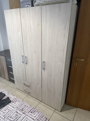 Ντουλάπα σαν καινούργια, διαστάσεις 120x170x52 εκ.