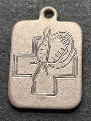Silver pendant 15 like new, silver color