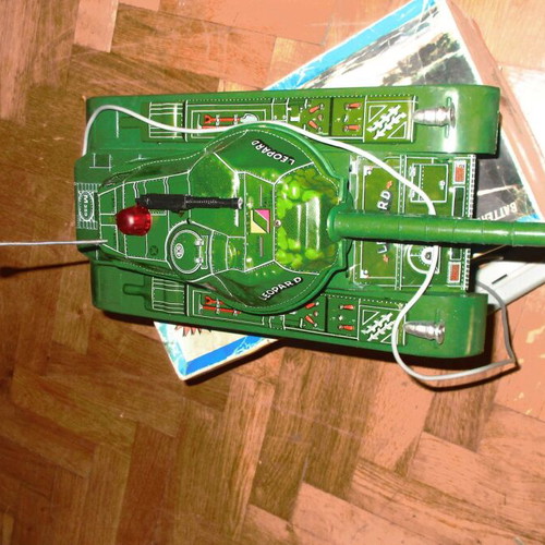 Leopard Battery-Powered Plastic Tank New from Lyra 70s