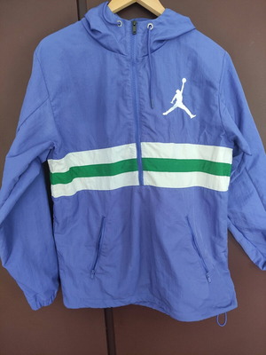 Μπουφάν Jordan Nike σαν καινούργιο, ελαφρύ αντιανεμικό μωβ με ρίγες