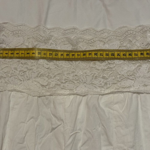 White romantic style skirt like new, sizes S/M, lace details