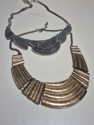 Set of necklaces, gold and silver color