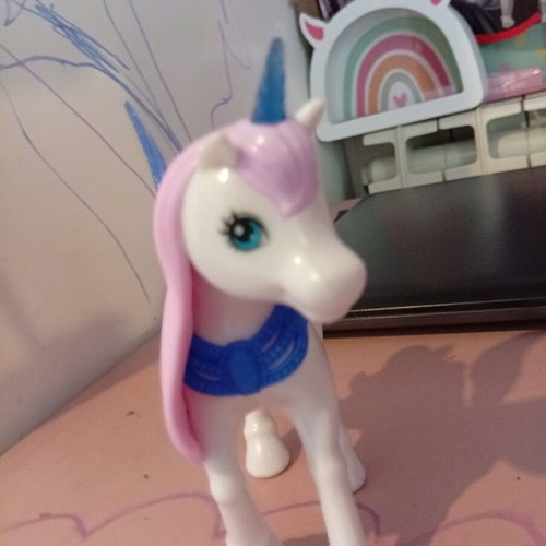 Barbie unicorn like new