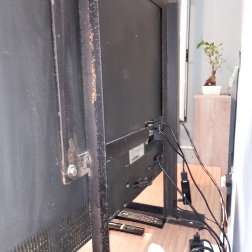 Samsung 46" TV used with Xiaomi Mi TV Stick and 2 HDMI ports