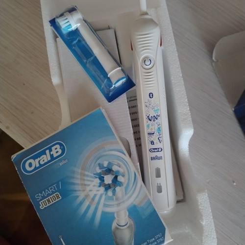 Oral-B Junior Smart 6+ electric toothbrush like new