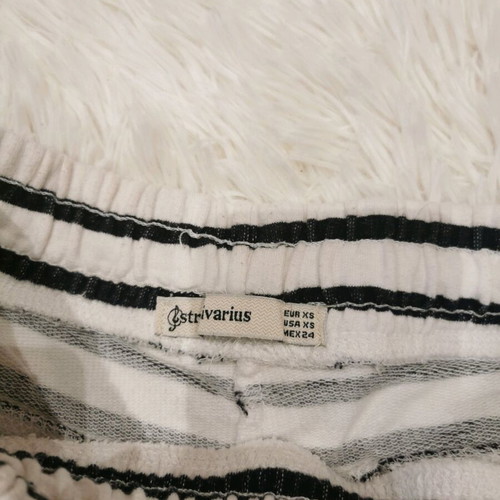 Stradivarius shorts XS white like new