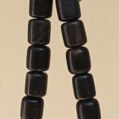 Worry beads bull horn black used, barrel shape