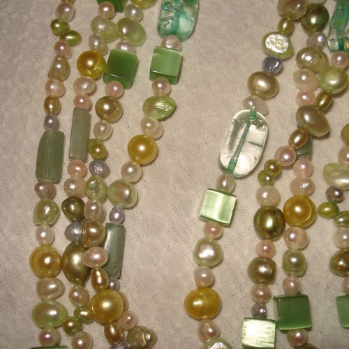 Folli Follie women's necklace with multicolored pearls 250cm like new