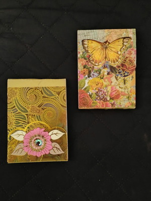 Notepads with magnet like new, set of 2