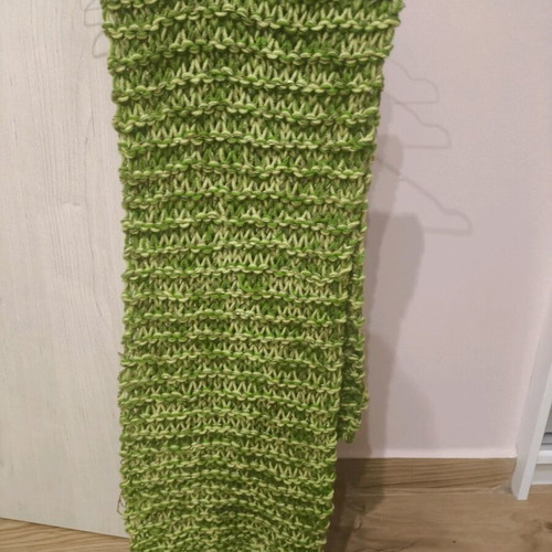 Wool scarf handmade very warm green like new