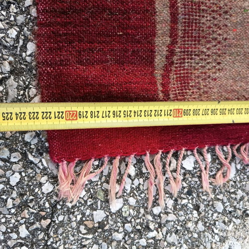 Handmade wool woven rug like new 2.35x2.20 with traditional design
