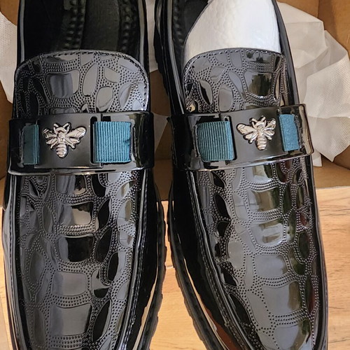 Lug sole dress shoes with bee emblem, size 45, black and green