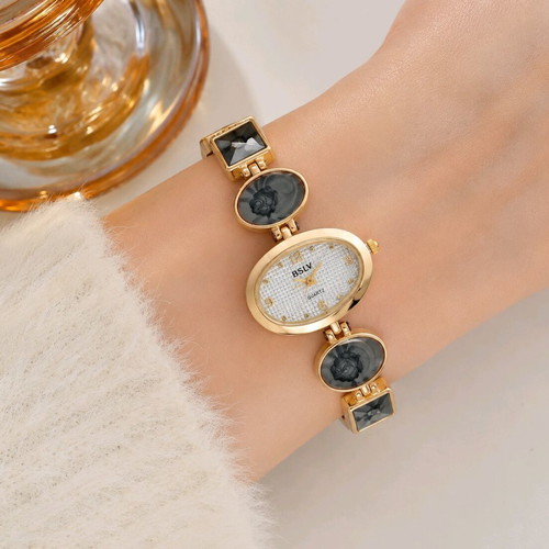 Women’s Elegant Gold Style Watch new with Black Details