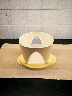 Tupperware medium bowl 1.7L like new