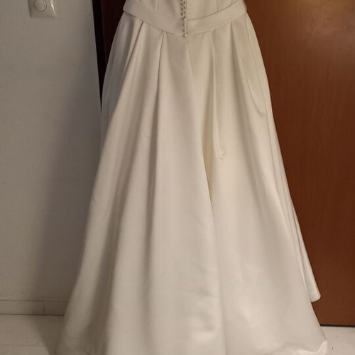 Demetrios satin wedding dress like new with detachable sleeves