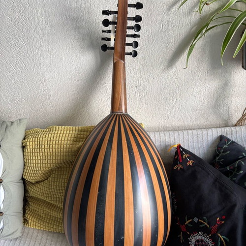 Oud like new from Istanbul with decorated rosettes