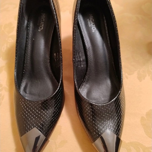 Migato black pumps new with croco pattern and metal tip