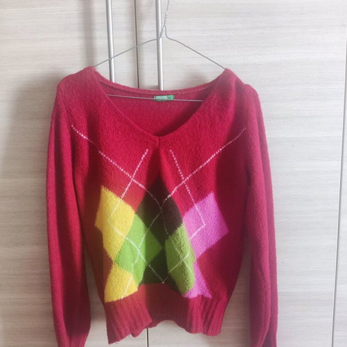 Benetton checked sweater like new, size M, red multicolor