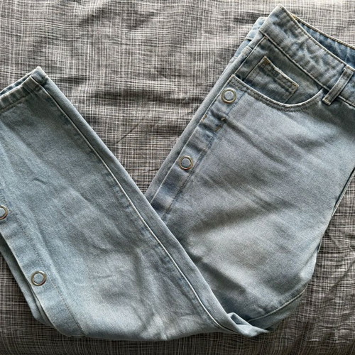 Sinsay Straight Jean like new, light blue with side buttons