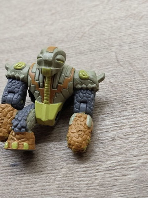Morphogenesis Gormiti figure used, missing left leg