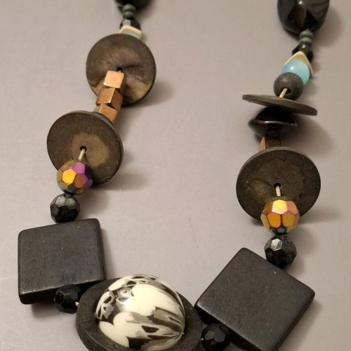 Vintage style necklace used with bohemian style and colorful beads