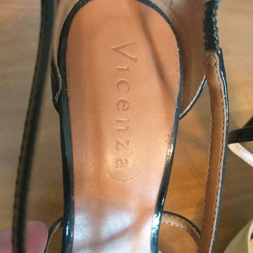 Vicenza patent leather sandals like new, beige and black, size 39