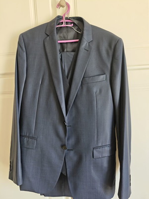 Versace suit size 52 blue like new with vest and trousers