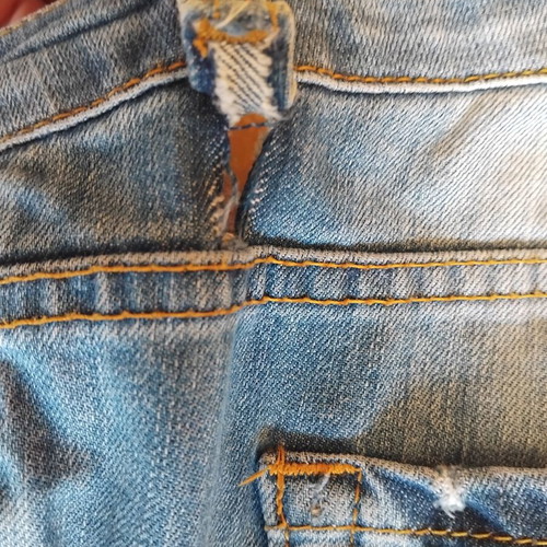 Women's jeans used, size 28, with small tear